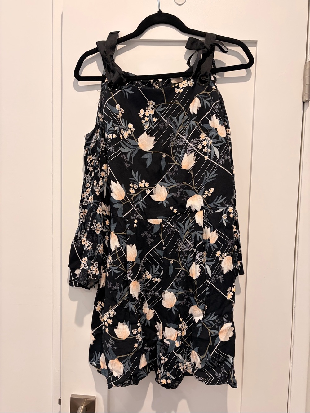 Topshop - Black Floral Tie-Shoulder Flare Sleeve Romper